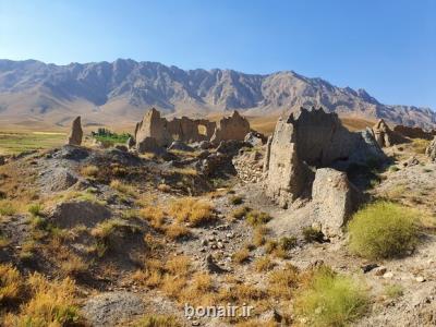 روستایی متروک با سنگ قبرهایی سالم تر از خانه هایش! به علاوه تصاویر