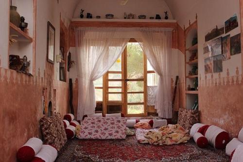 واکنش به حذف مجریان خانه مسافرها