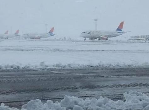 لغو کلیه پروازهای فرودگاه مشهد به سبب بارش برف