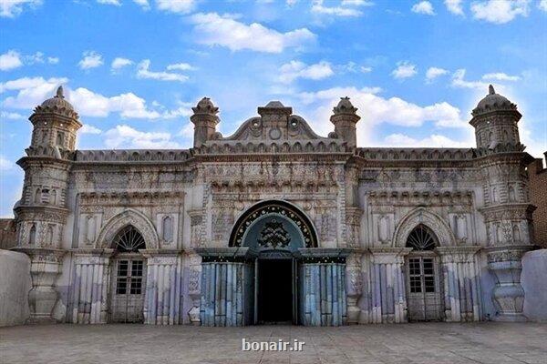 گردشگران پشت در بسته مسجد رنگونی ها