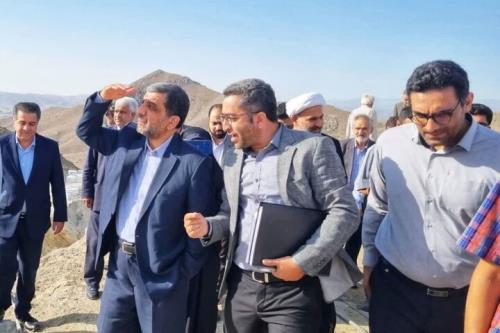 بازدید وزیر میراث فرهنگی از سنگ نگاره های ۴هزار ساله دیزدر شاندیز
