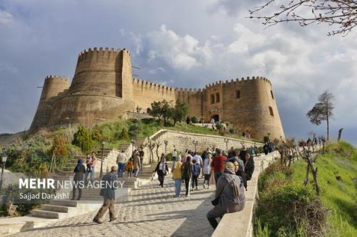 ارسال پرونده ثبت جهانی دره خرم آباد و قلعه فلک الافلاک به یونسکو