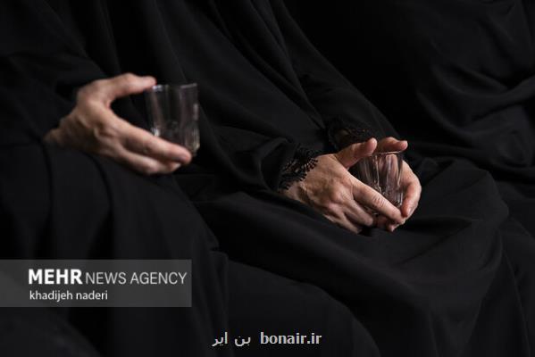 برگزاری آیین روضه خوانی در خانه پدری جلال