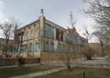 كاخی كه نیمی از آن ایرانی و نیمی خارجی است بعلاوه تصاویر
